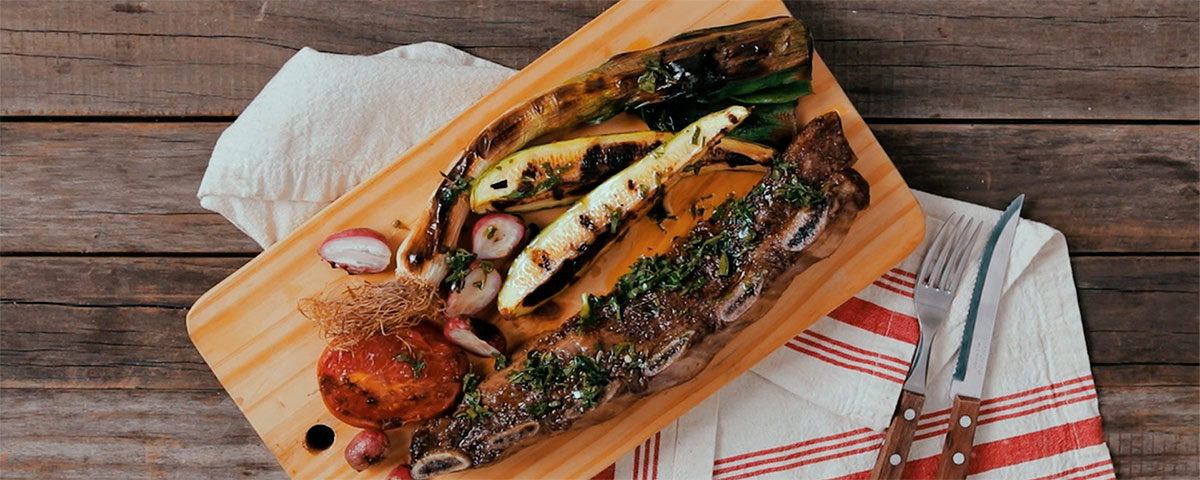 Asado de tira con chimichurri